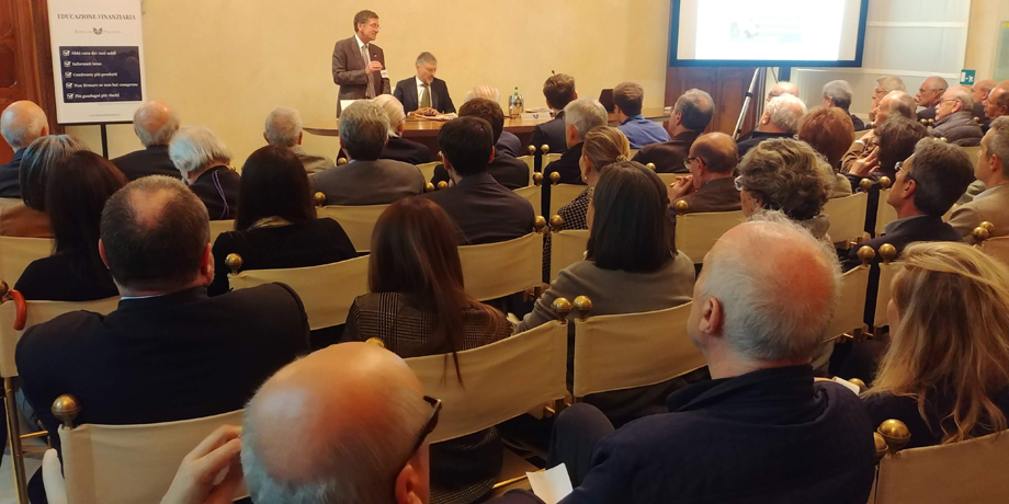 Interessante lezione di educazione finanziaria con Gabriele Pinosa in un affollato Palazzo Galli
