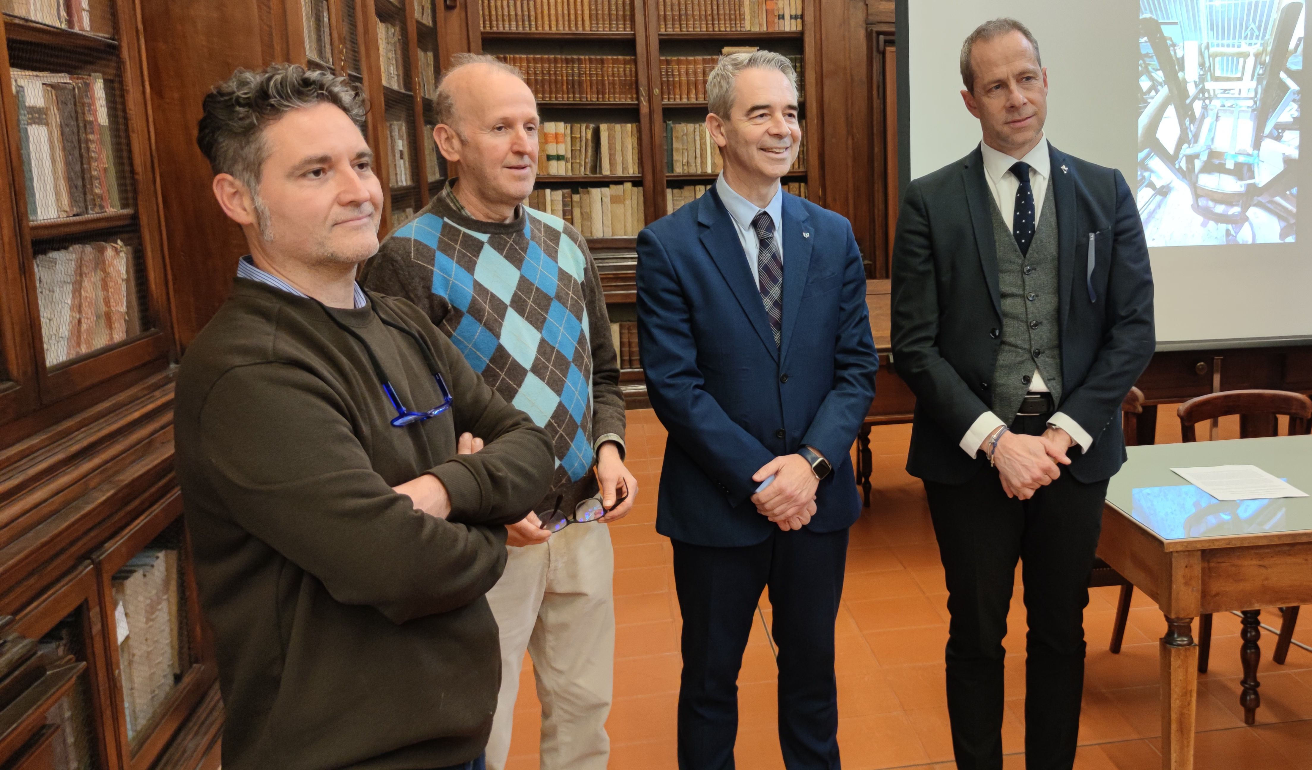 LA BIBLIOTECA SI PREPARA A FESTEGGIARE I 250 ANNI RESTAURATE 67 SEDIE ANTICHE GRAZIE ALLA BANCA