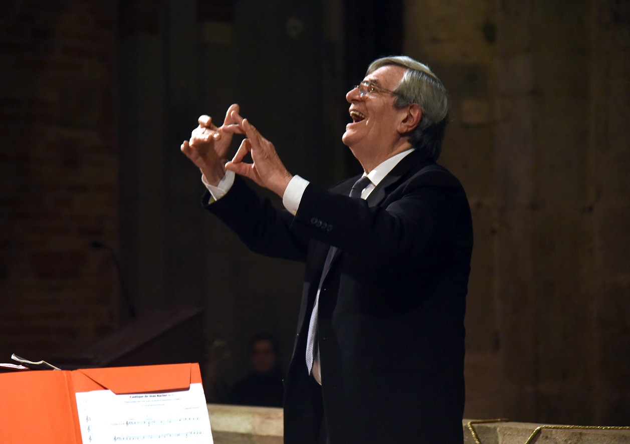 GLI AUGURI DI PASQUA TORNATI IN SAN SAVINO SPLENDIDA CORNICE E BASILICA GREMITA