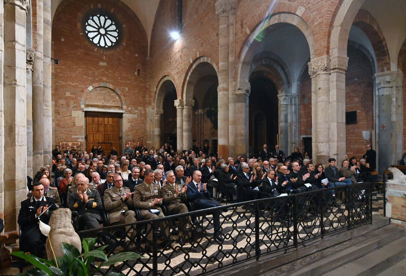 GLI AUGURI DI PASQUA TORNATI IN SAN SAVINO SPLENDIDA CORNICE E BASILICA GREMITA