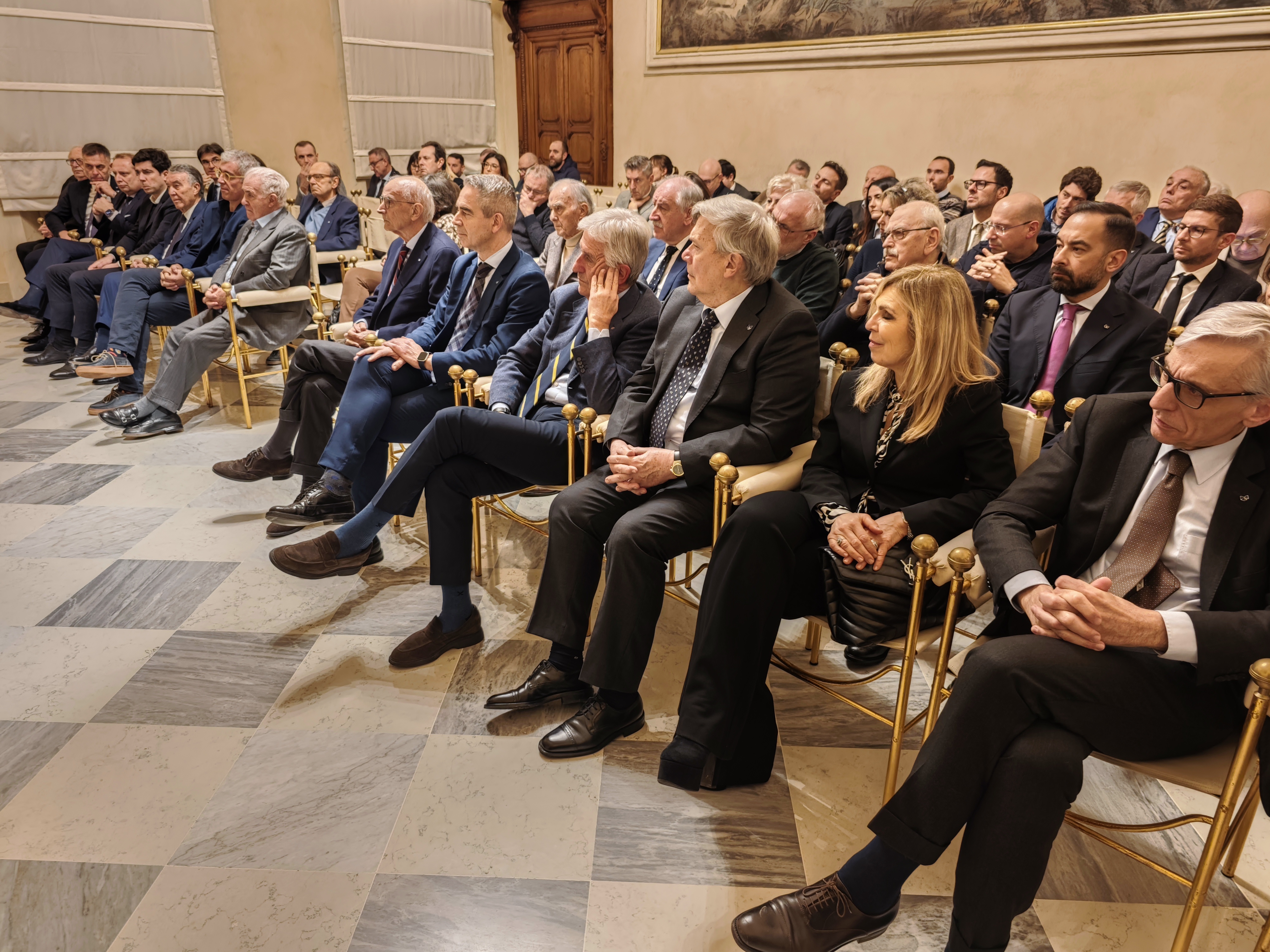 GIOVANNI TAMBURI AL PALABANCAEVENTI «AIUTIAMO GLI IMPRENDITORI A METTERSI INSIEME»
